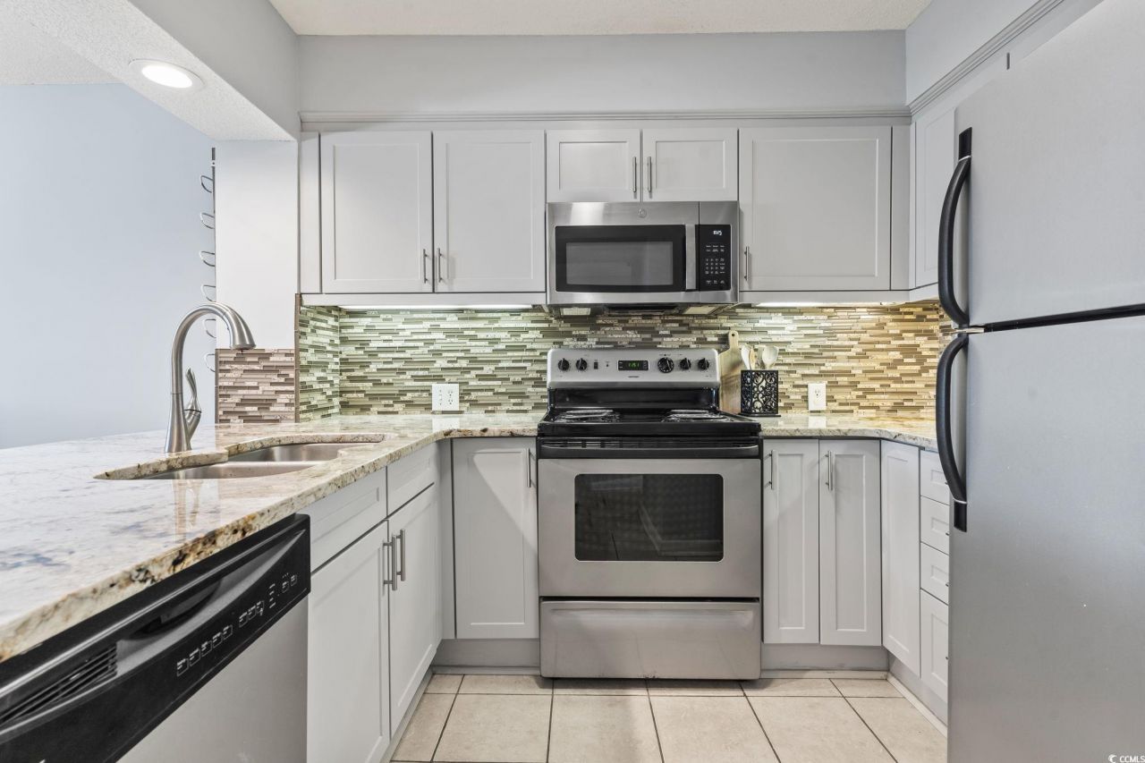 410 Melrose Pl. Photo 6