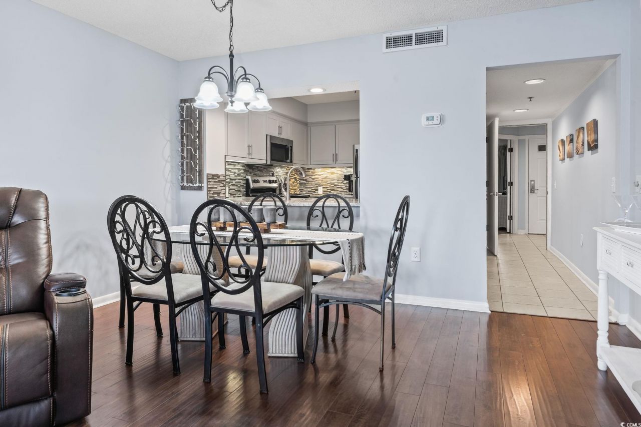 410 Melrose Pl. Photo 8