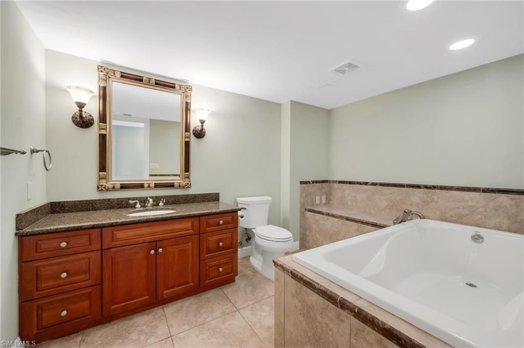 222 Harbour Dr, Unit 301, Naples, FL 34103 Photo