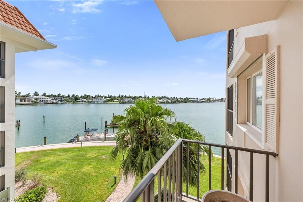222 Harbour Dr, Unit 301, Naples, FL 34103 Photo