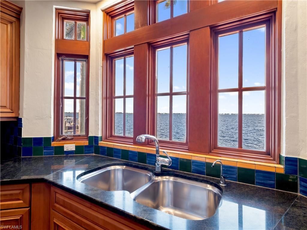 5844 Riverside Ln, Fort Myers, FL 33919 Photo