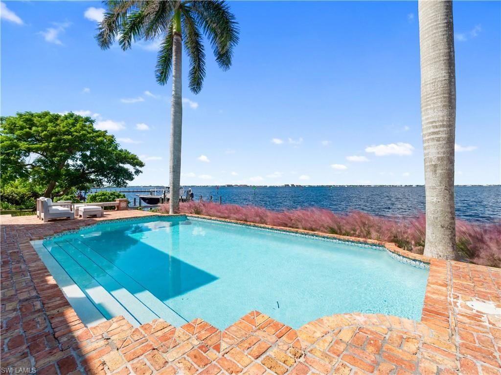 5844 Riverside Ln, Fort Myers, FL 33919 Photo