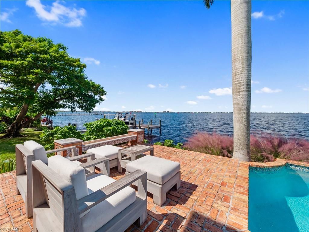 5844 Riverside Ln, Fort Myers, FL 33919 Photo