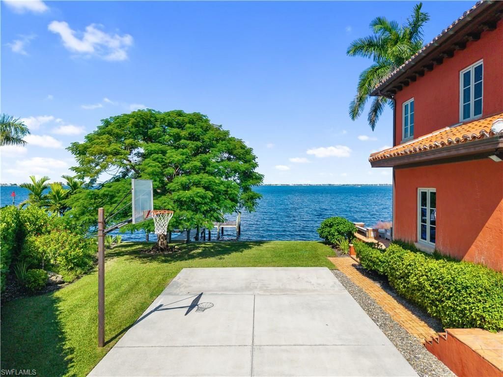 5844 Riverside Ln, Fort Myers, FL 33919 Photo