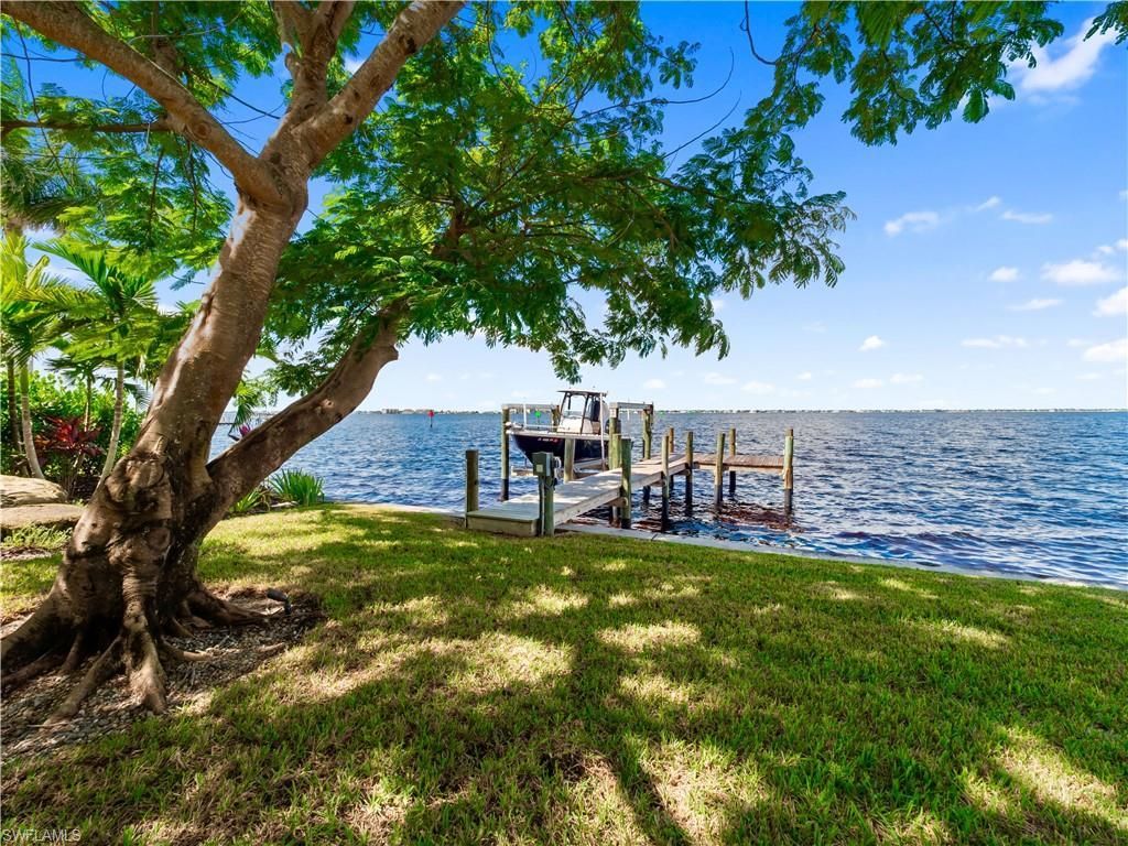 5844 Riverside Ln, Fort Myers, FL 33919 Photo