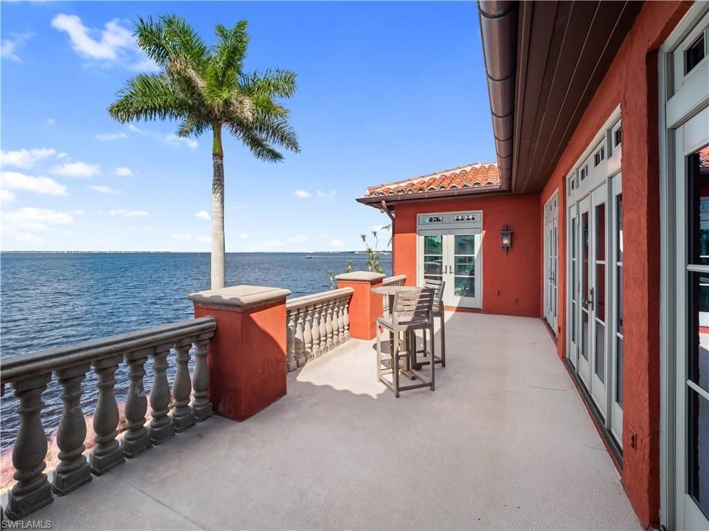 5844 Riverside Ln, Fort Myers, FL 33919 Photo