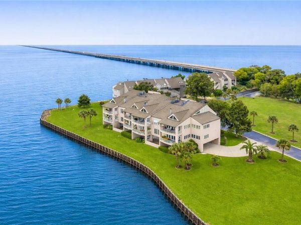 303 MARINERS ISLAND Boulevard, Unit 303, Mandeville, LA 70448