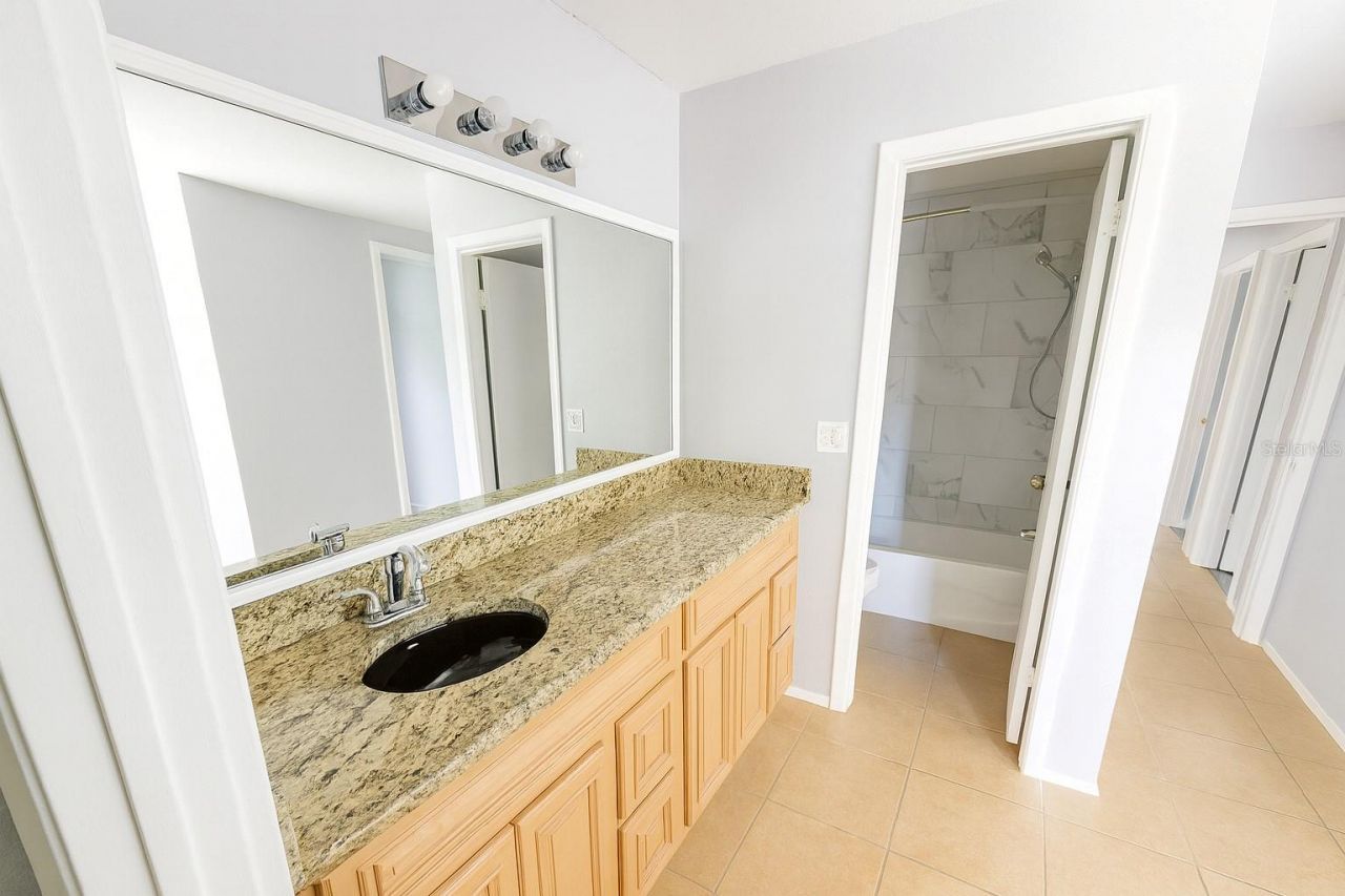 200 Country Club Dr, Unit 1302, Largo, FL 33771 Photo