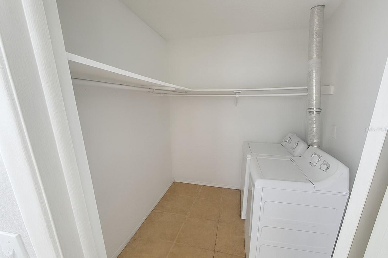 200 Country Club Dr, Unit 1302, Largo, FL 33771 Photo