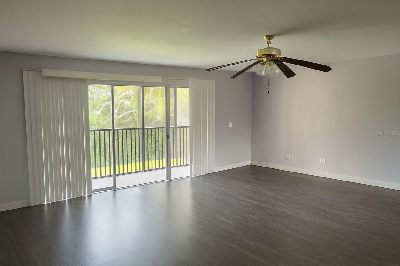 200 Country Club Dr, Unit 1302, Largo, FL 33771 Photo