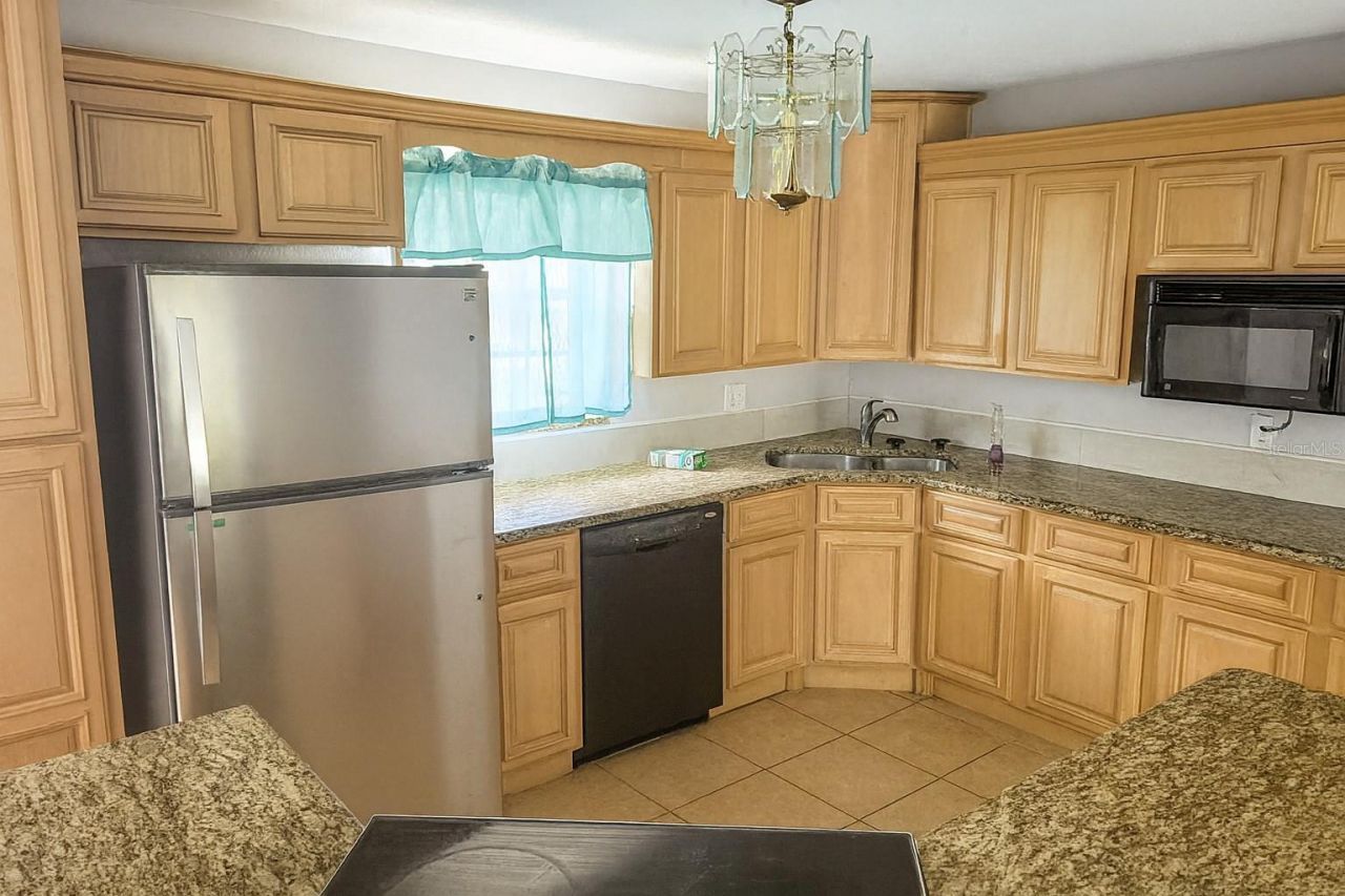200 Country Club Dr, Unit 1302, Largo, FL 33771 Photo