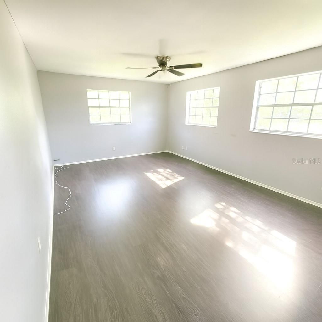 200 Country Club Dr, Unit 1302, Largo, FL 33771 Photo