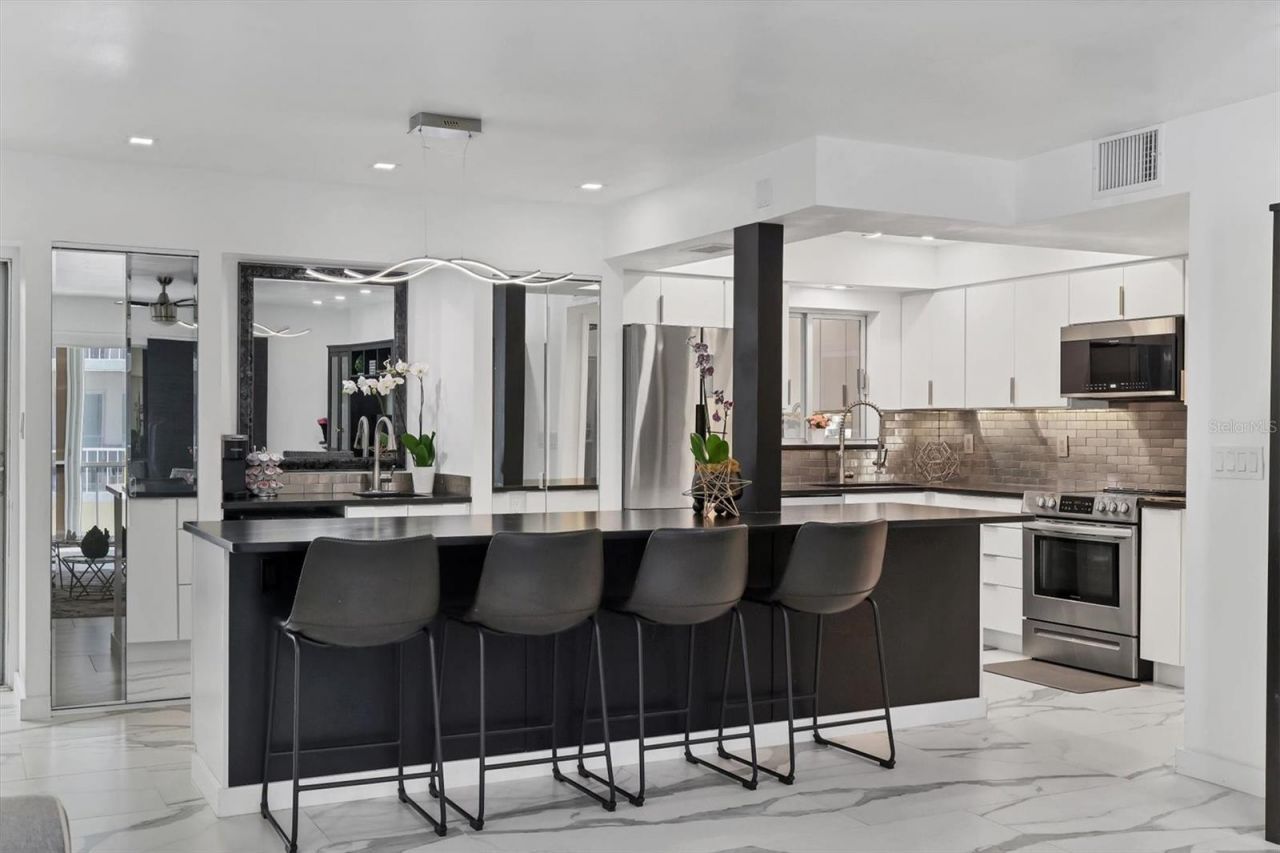 1714 69th Avenue W, Unit B203, Bradenton, FL 34207 Photo