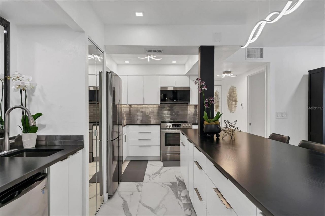 1714 69th Avenue W, Unit B203, Bradenton, FL 34207 Photo