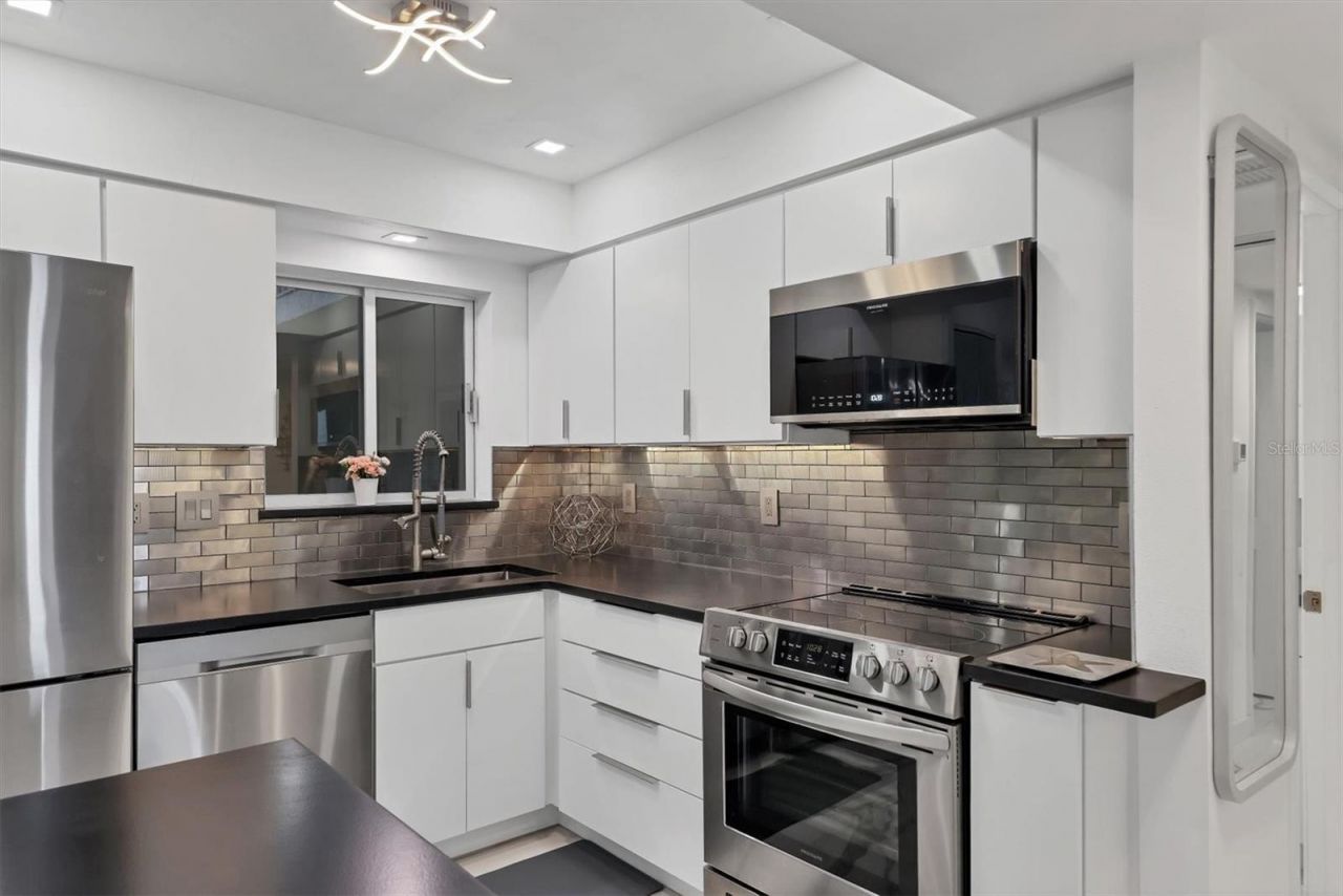 1714 69th Avenue W, Unit B203, Bradenton, FL 34207 Photo