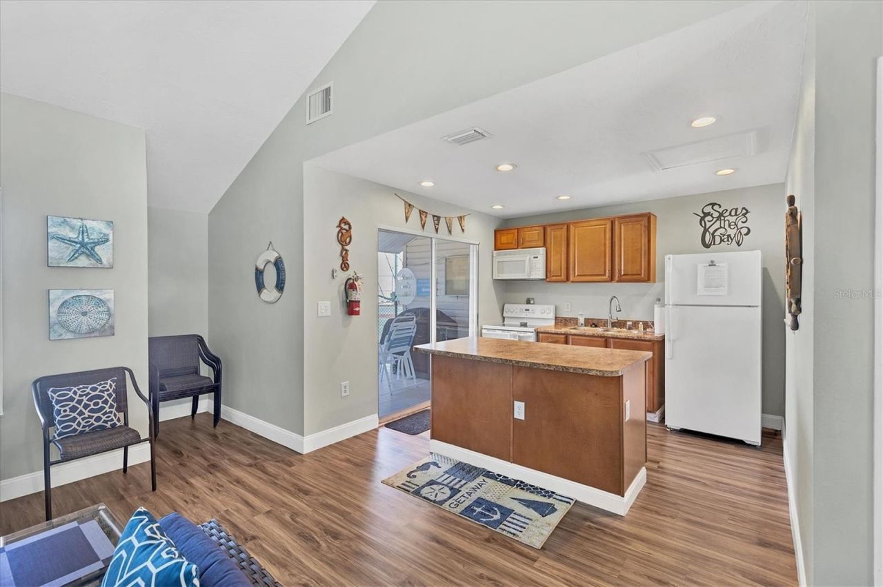 1714 69th Avenue W, Unit B203, Bradenton, FL 34207 Photo