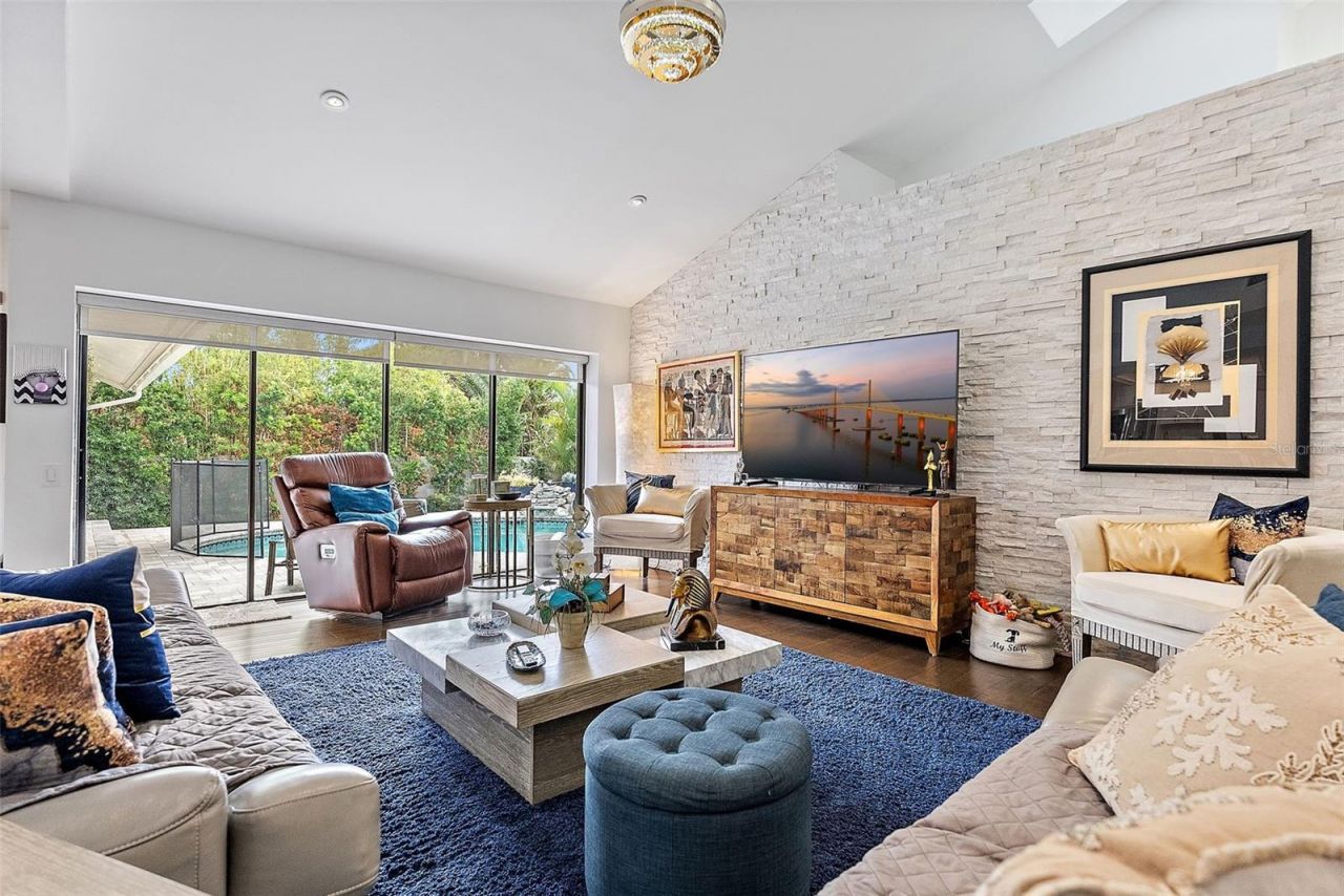 5801 Leeland Street S, Saint Petersburg, FL 33715 Photo