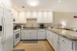 310 3rd Ave. N photo 4