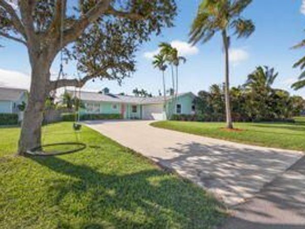 8064 SE Carlton Street, Hobe Sound, FL 33455