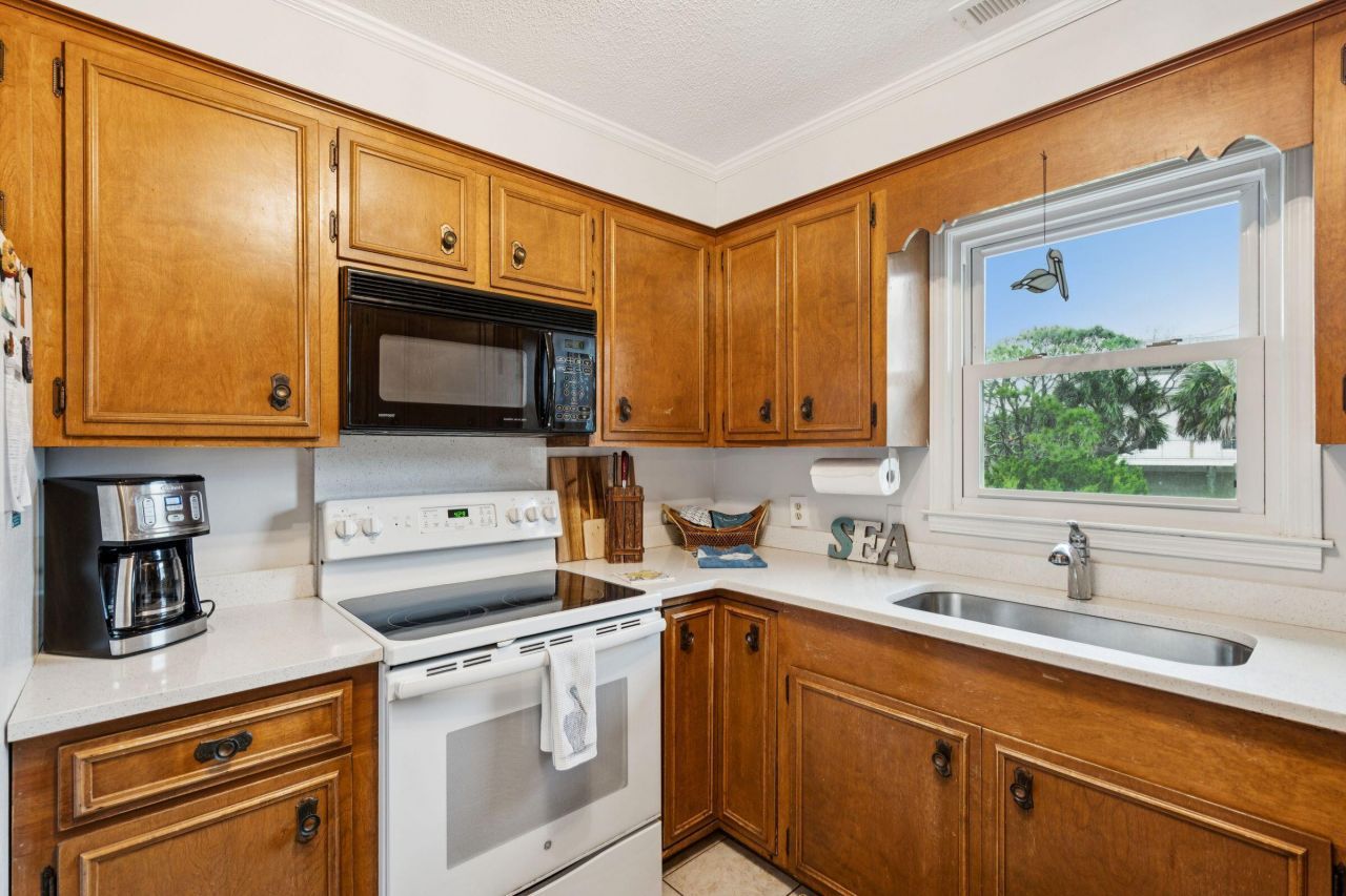 912 W Ashley Avenue Photo 39