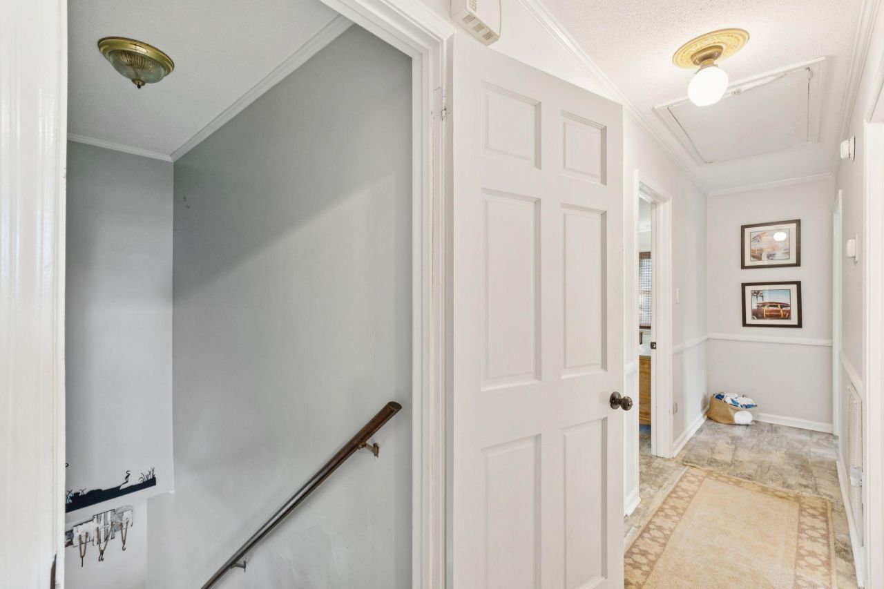 912 W Ashley Avenue Photo 41