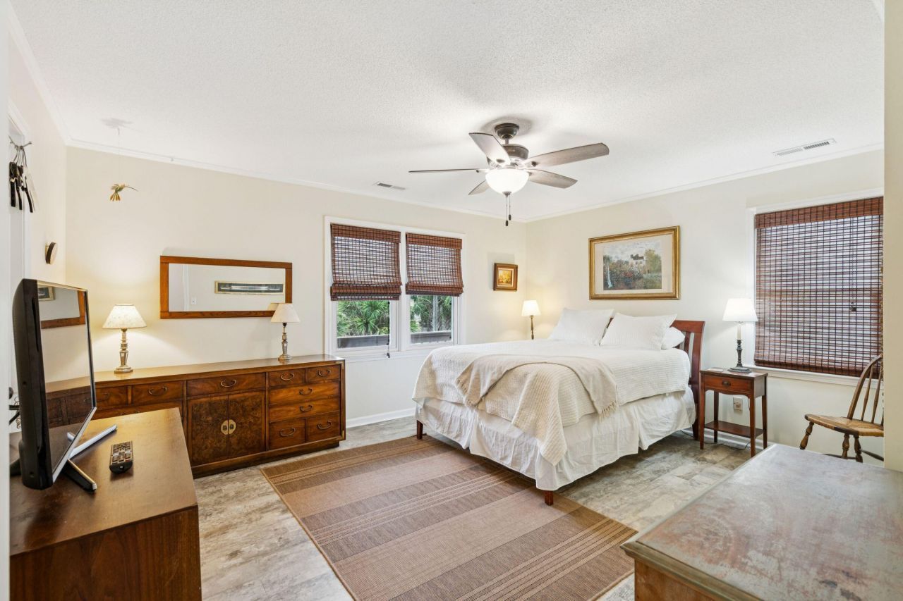 912 W Ashley Avenue Photo 45