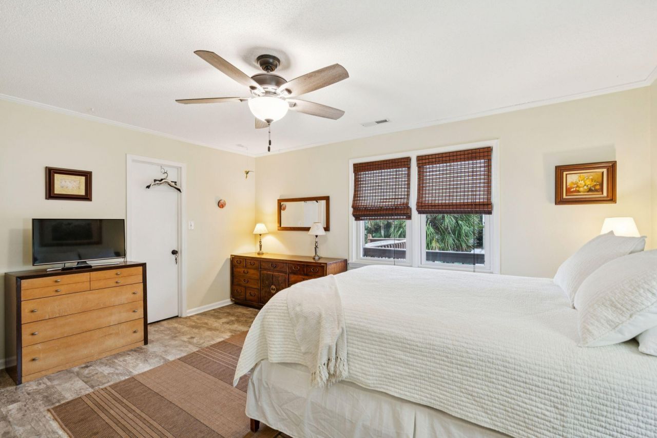 912 W Ashley Avenue Photo 46
