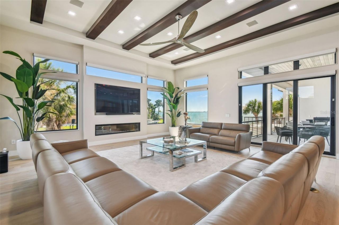 105 9th Street E, Tierra Verde, FL 33715 Photo