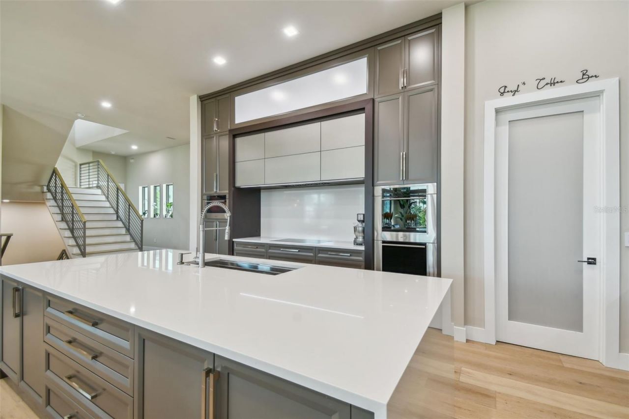 105 9th Street E, Tierra Verde, FL 33715 Photo