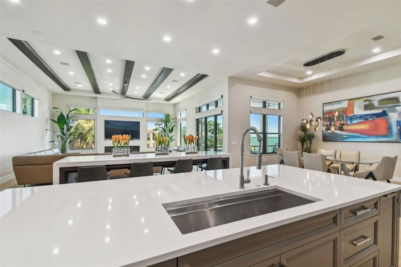 105 9th Street E, Tierra Verde, FL 33715 Photo