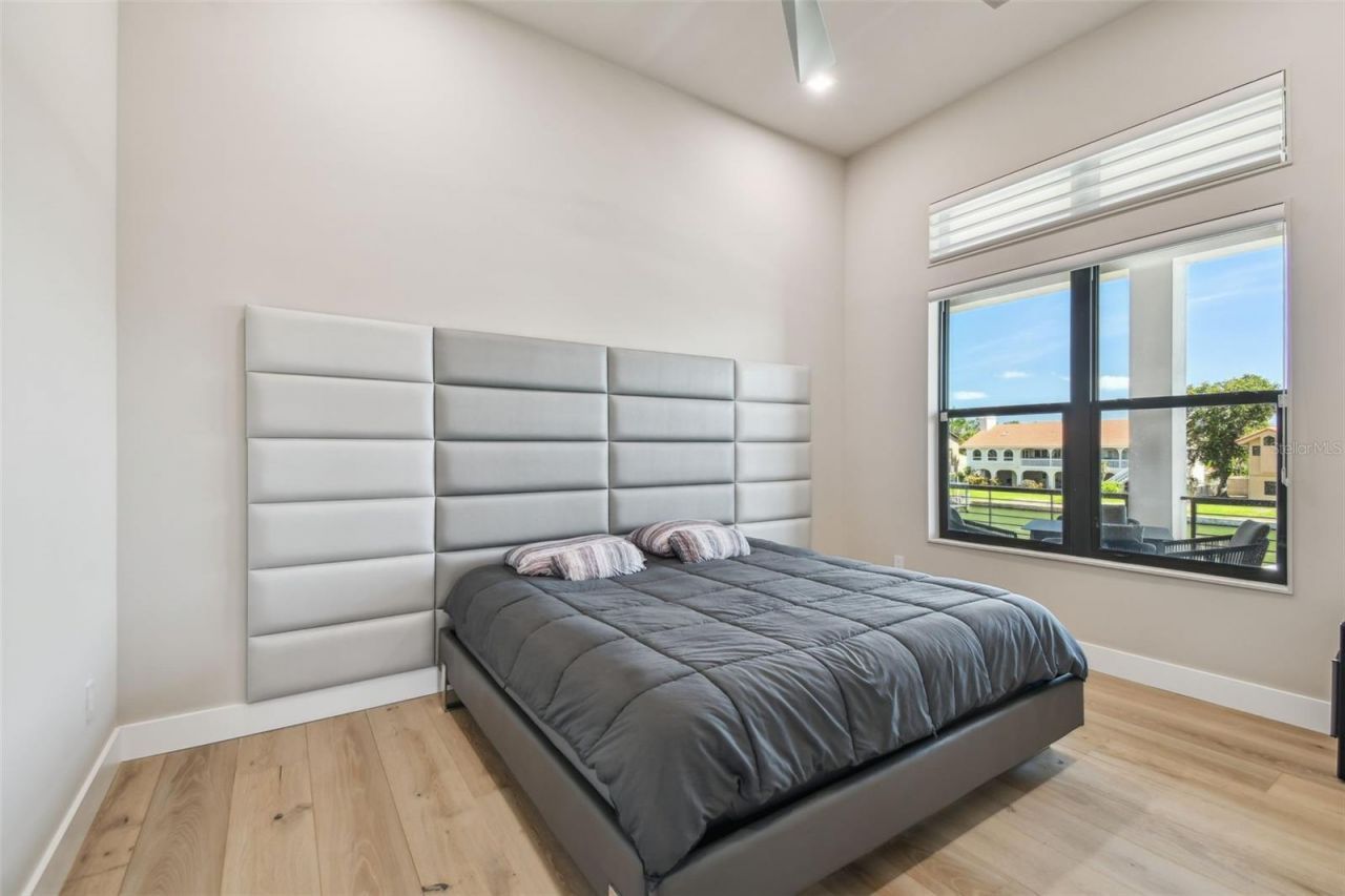 105 9th Street E, Tierra Verde, FL 33715 Photo