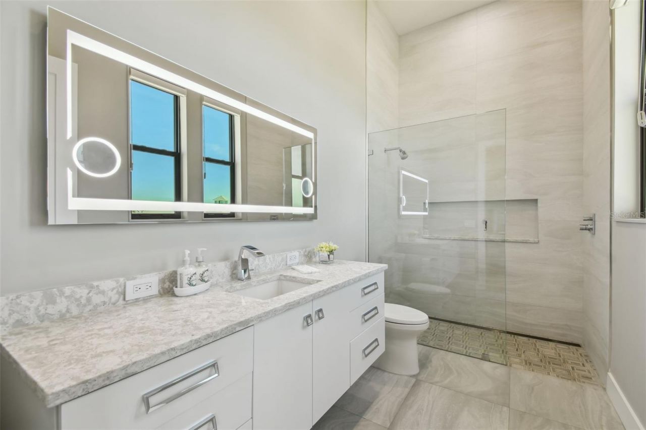 105 9th Street E, Tierra Verde, FL 33715 Photo