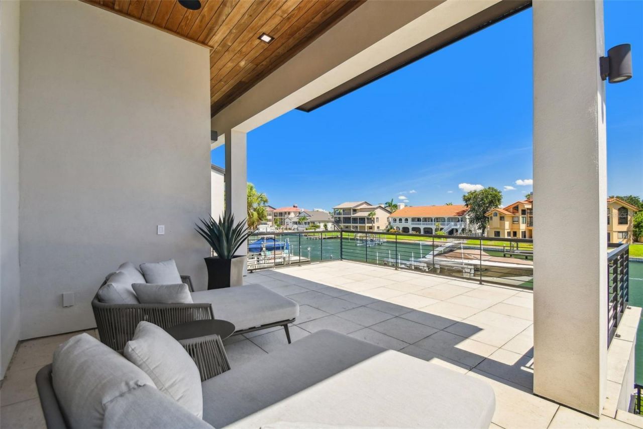 105 9th Street E, Tierra Verde, FL 33715 Photo