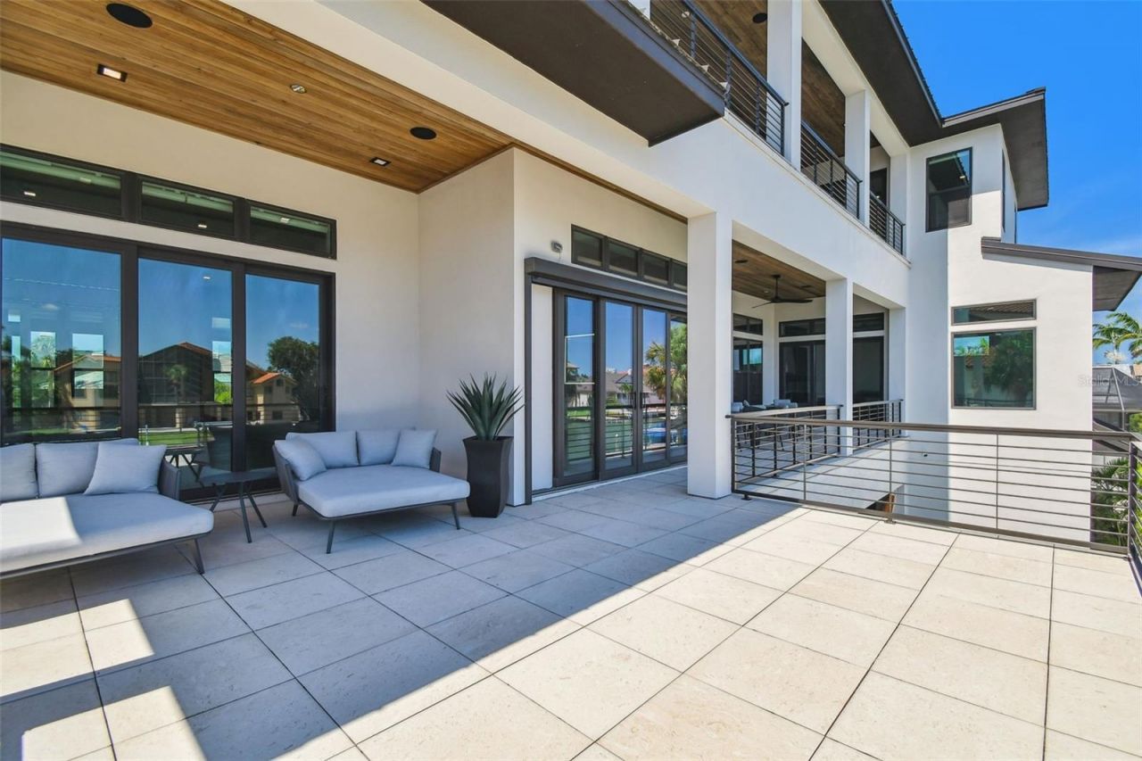 105 9th Street E, Tierra Verde, FL 33715 Photo