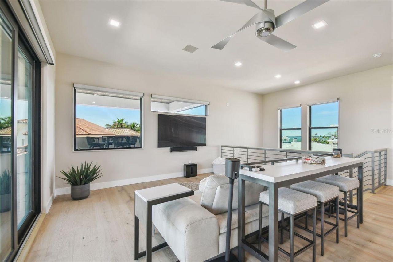 105 9th Street E, Tierra Verde, FL 33715 Photo