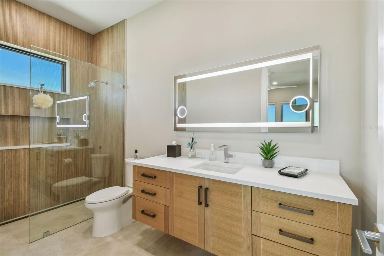 105 9th Street E, Tierra Verde, FL 33715 Photo