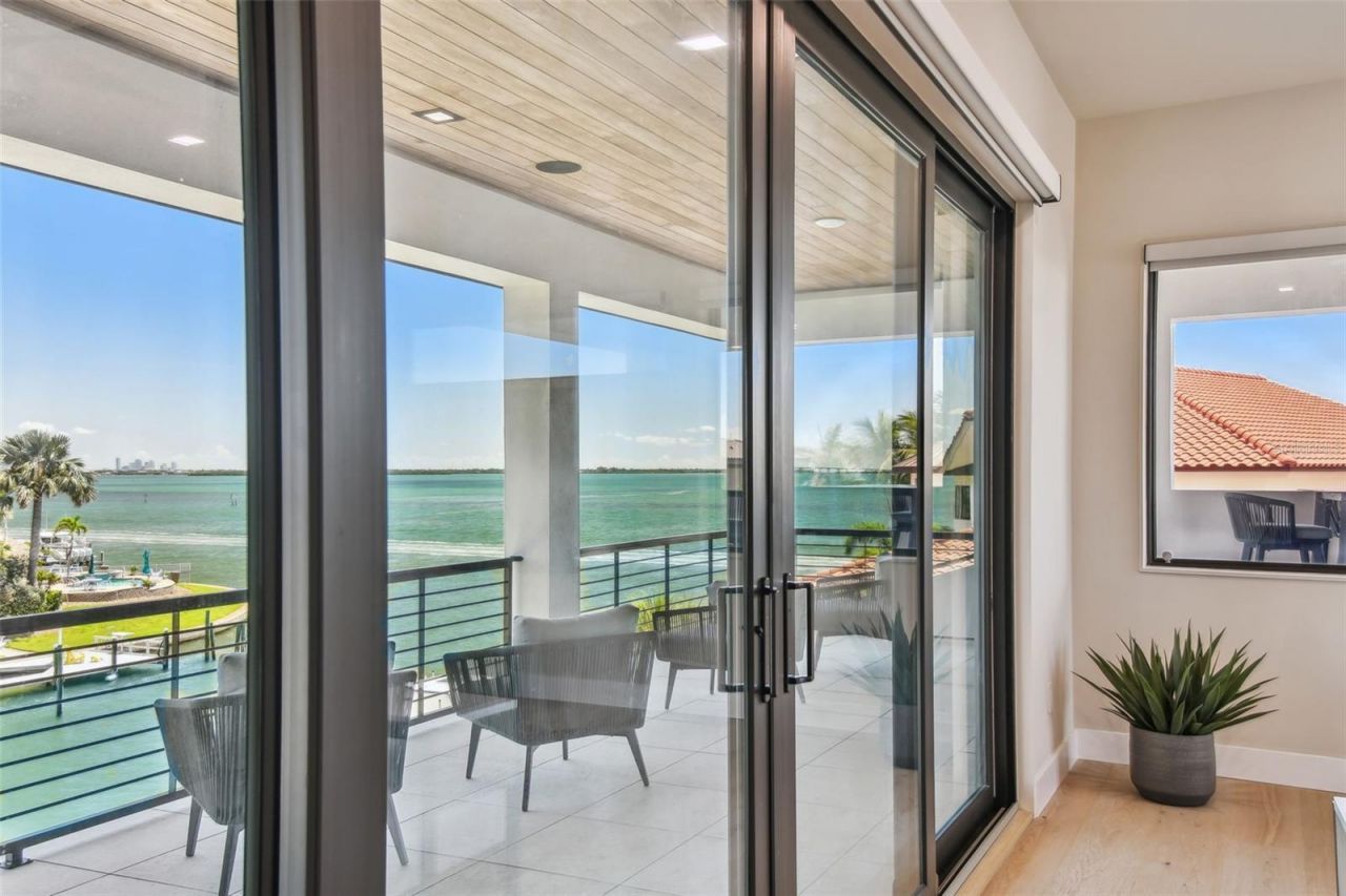 105 9th Street E, Tierra Verde, FL 33715 Photo