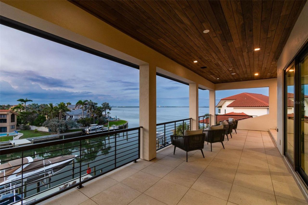 105 9th Street E, Tierra Verde, FL 33715 Photo