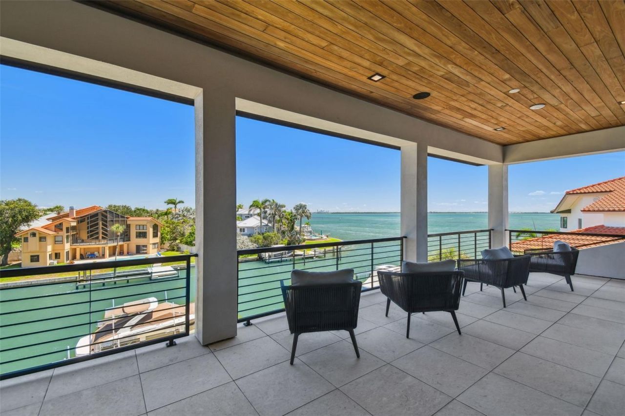 105 9th Street E, Tierra Verde, FL 33715 Photo