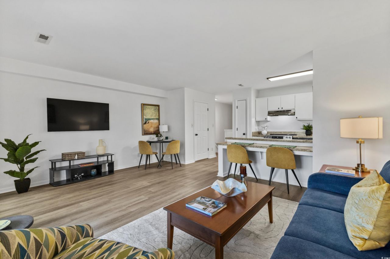 200 Double Eagle Dr. Photo 8