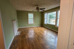 223 Caldwell Street photo 4