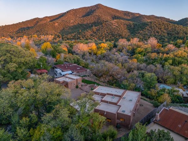 1612 Cerro Gordo Road, Santa Fe, NM 87501