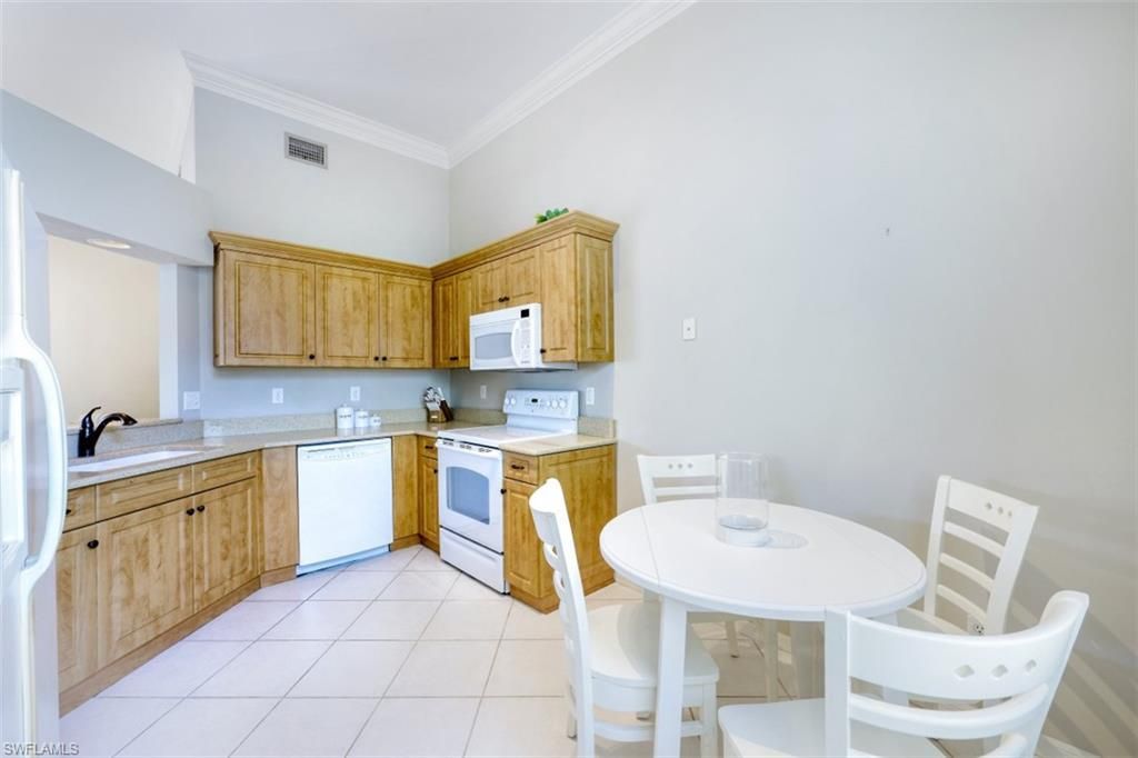 6525 Valen Way, Unit D-302, Naples, FL 34108 Photo
