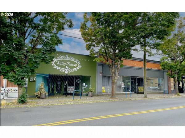 8426 N LOMBARD ST, Portland, OR 97203