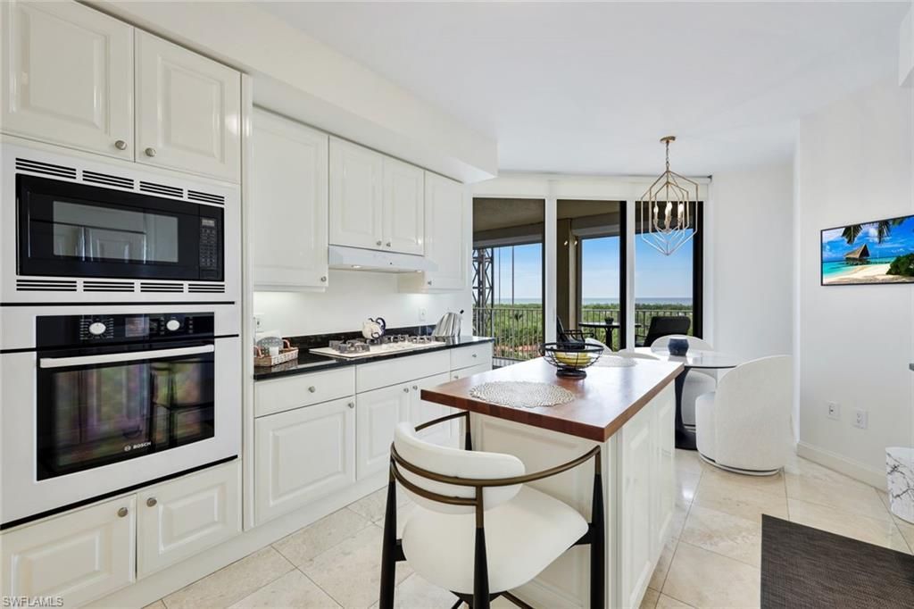 6597 Nicholas Blvd, Unit 705, Naples, FL 34108 Photo