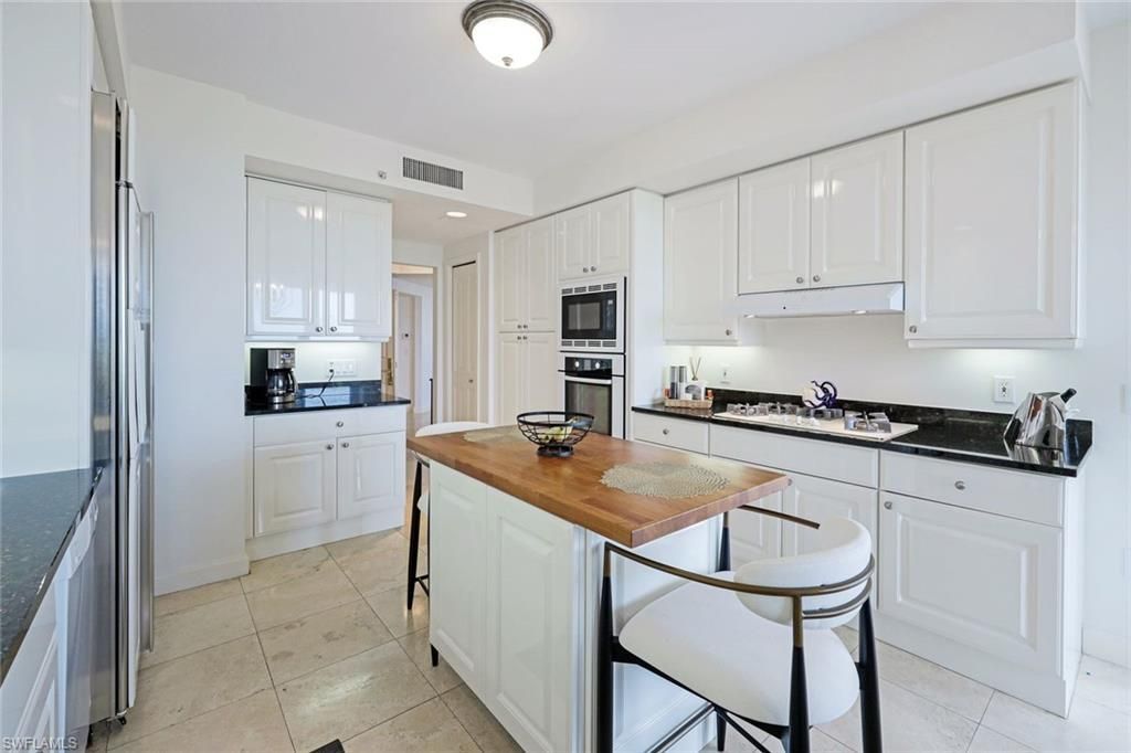 6597 Nicholas Blvd, Unit 705, Naples, FL 34108 Photo