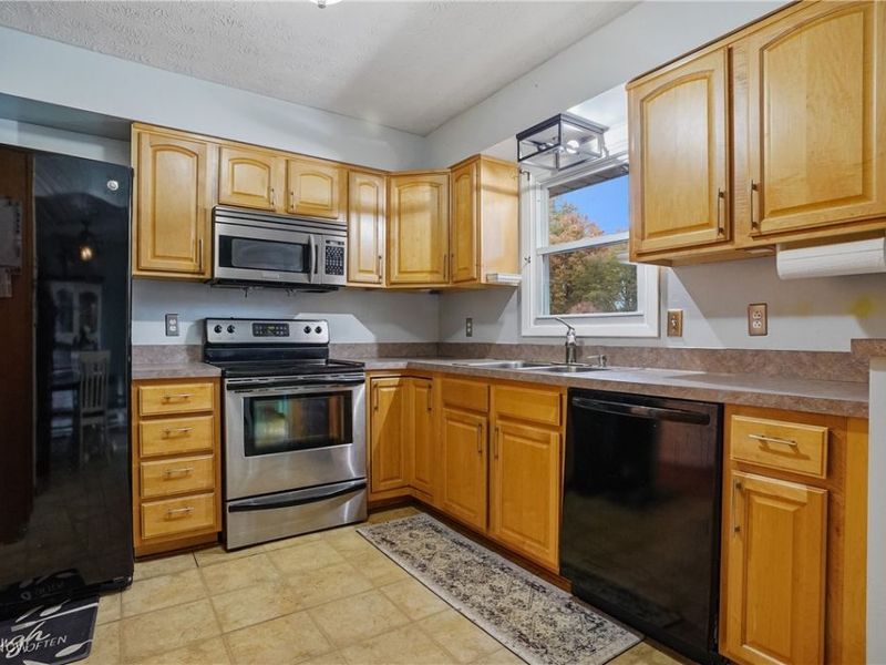 2063 Woodland Trace, Youngstown, OH 44515 Photo 8