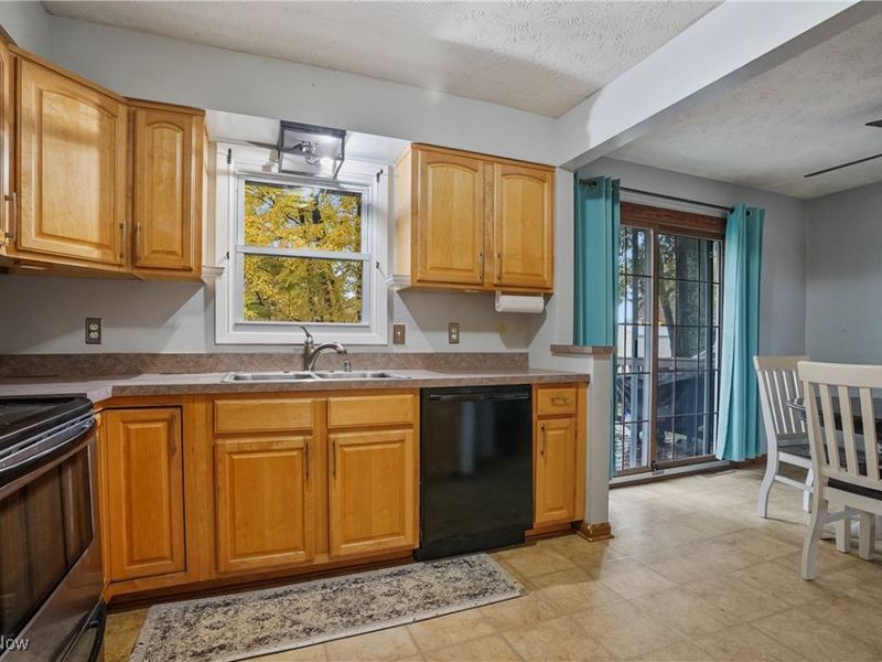 2063 Woodland Trace, Youngstown, OH 44515 Photo 9