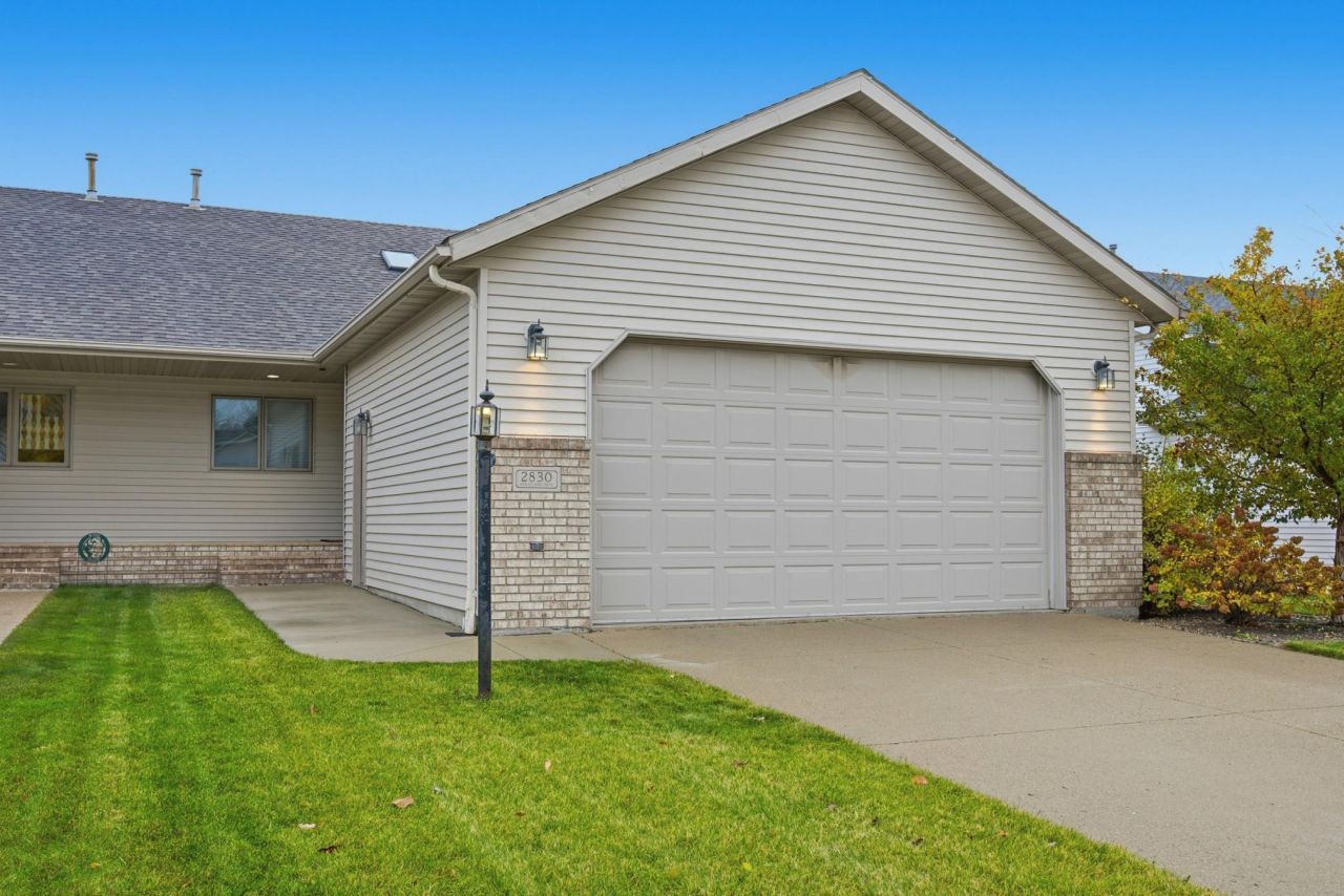 2830 Wheatland Drive S, Fargo, ND 58103 Main Photo