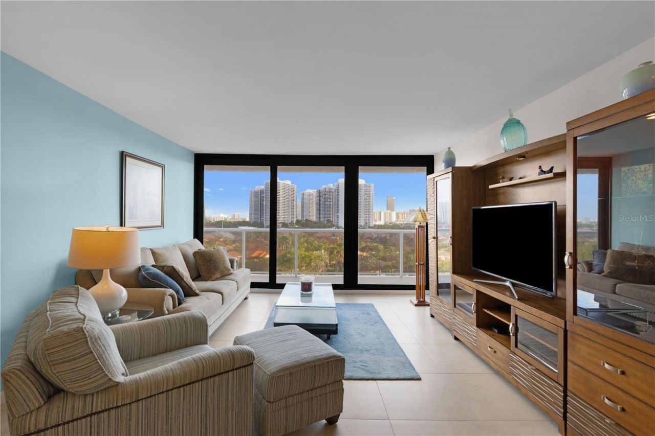 3701 N Country Club Drive, Unit 1009, Aventura, FL 33180 Photo